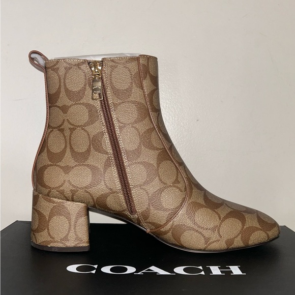 NEW! NIB COACH Noah Bootie in Signature C Canvas Khaki Size 9.5 - Picture 6 of 10